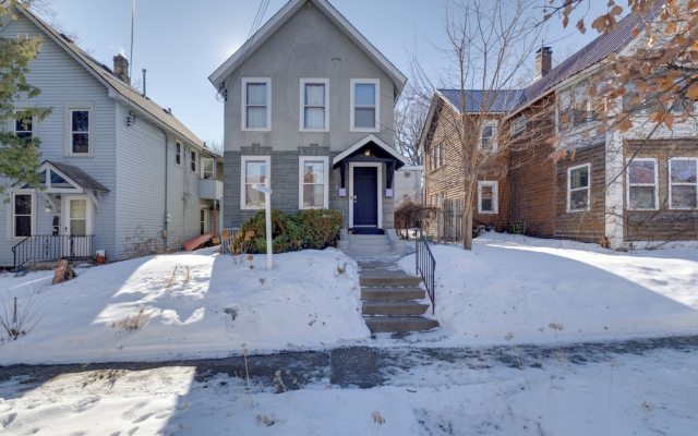 2 Mi to Downtown Minneapolis! Convenient Apt