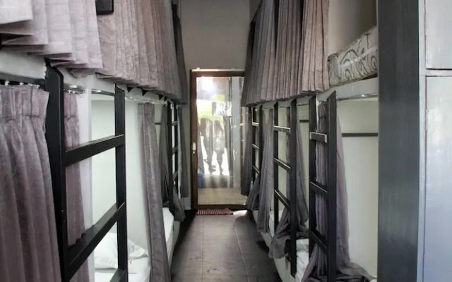 Hotel Sunset Capsule Hostel
