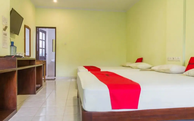 RedDoorz Plus near Pantai Barat