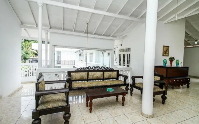 OYO 347 Hotel Empryean