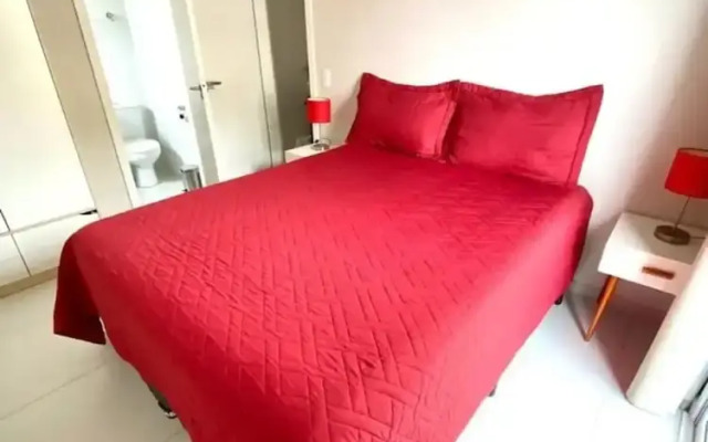 Apto novo e arejado com uma ampla sacada