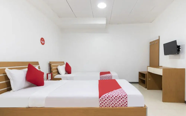 Lucky Hotel by OYO Rooms