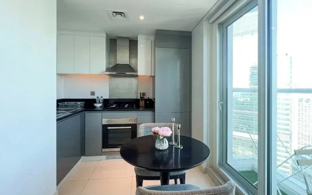 Centrally Located Cozy Burj Khalifa view