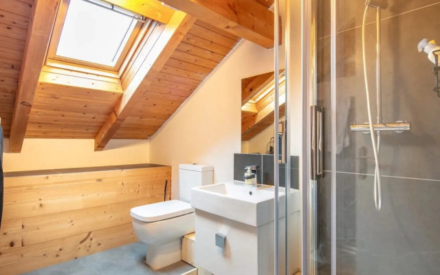 Alpine Chalet With Private Hot Tub