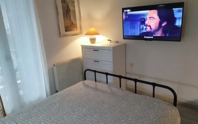 Center Apartment-sleeps5-balcony-live Neighborhood