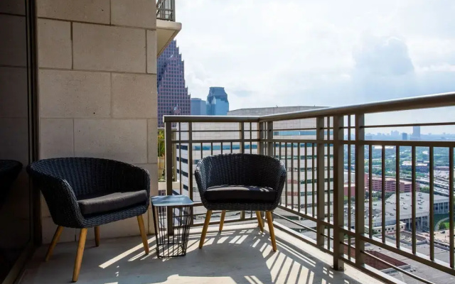 Domio Downtown Divine 3BR Infinity Pool