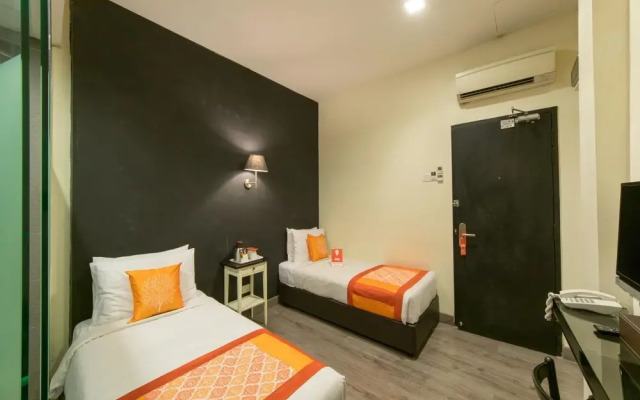 OYO 136 Ceria Hotel