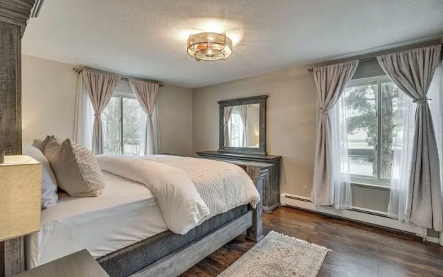 Grand Junction Condo: Balcony, Community Pool!