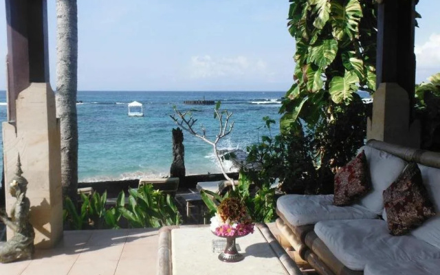Anom Beach Inn Bungalows