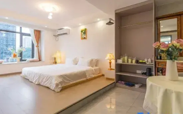 Huarugu Homestay (Guiyang China Resources Yuefu MixC Store)