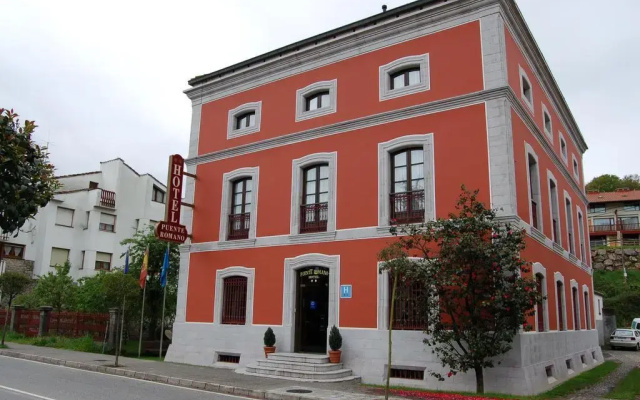 Hotel Puente Romano