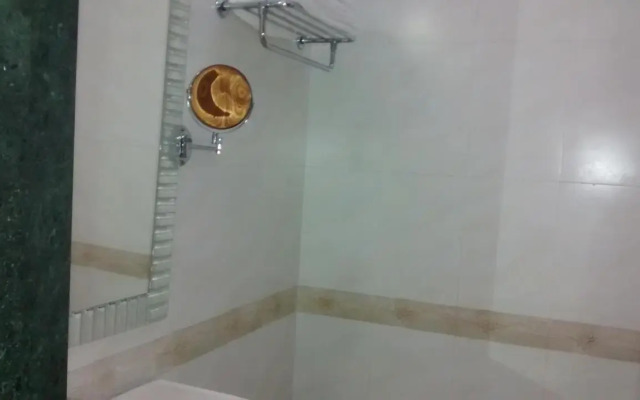 Wingston A Treehouse Hotel Mathura