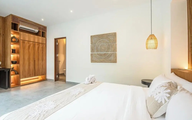 Elegant 6BR Canggu Villa Steps From the Ocean