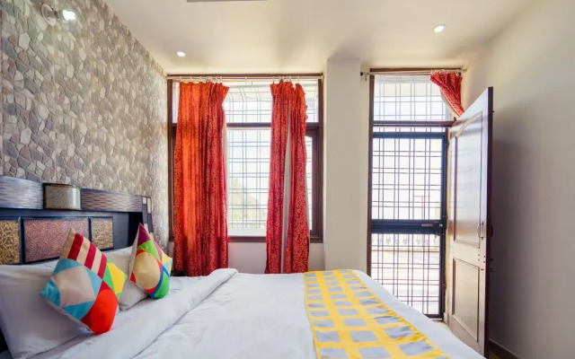 OYO 13291 Home Valley View 2BHK Near Picture Palace