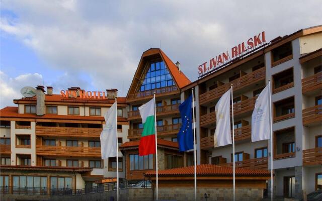 Отель St. Ivan Rilski Hotel & Apartments Болгария, Банско - отзывы, цены и фото номеров - забронировать отель St. Ivan Rilski Hotel & Apartments онлайн вид на фасад