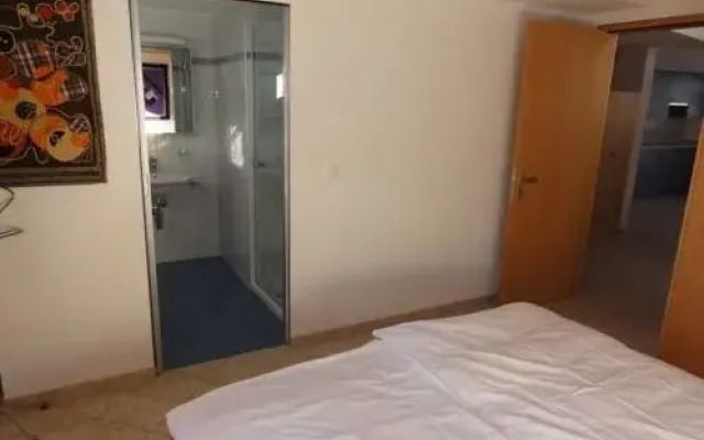 Bella Vista Mönch 12