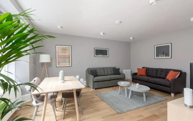 JOIVY Luxury Georgian City Centre Apartment (Sleeps 6)