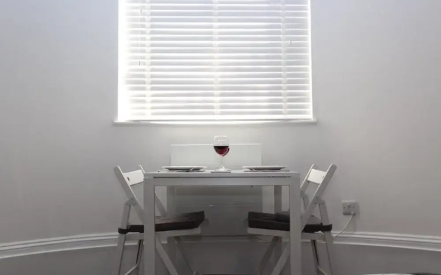 2 Kings Road Executive Studio Apartment