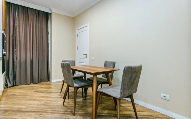 Apartment near Four Seasons