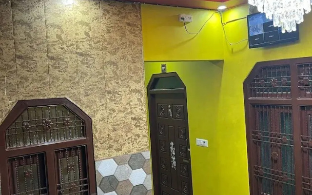 Hotel Arya Kulam Palace