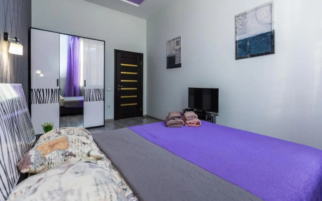 8 Svyatoho Teodora Square Apartments