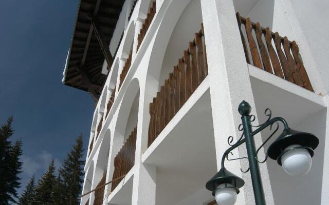 Отель Monastery 2 Pamporovo Болгария, Пампорово - отзывы, цены и фото номеров - забронировать отель Monastery 2 Pamporovo онлайн вид на фасад