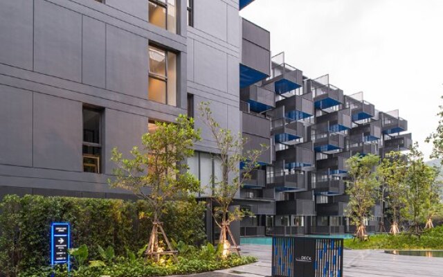 Отель The Deck Condo Patong вид на фасад