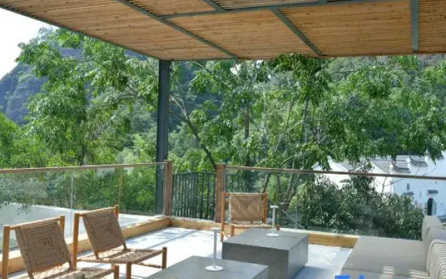 Zizai Xiaoyin Mountain House