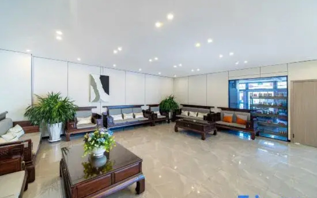 Ining Boria Hotel