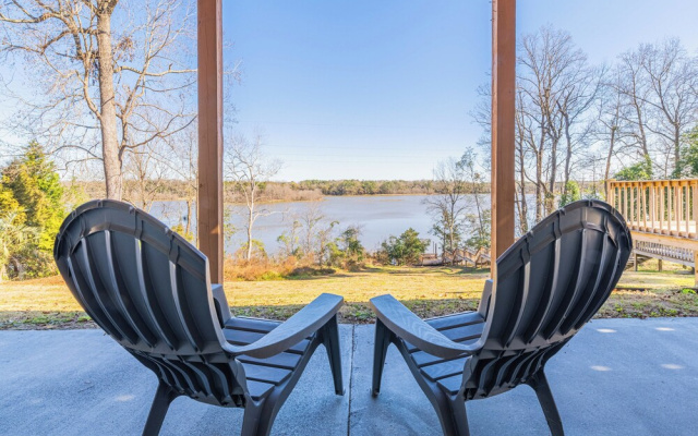 Private Dock & Hot Tub: Lakefront Eufaula Escape
