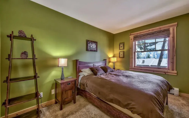 Luxury Three Bedroom Mountain Escape at Kirkwood Townhouse by RedAwning