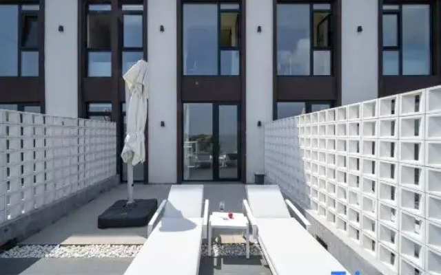 Muqing Senyu · Light Luxury Seaview Hot Spring Homestay