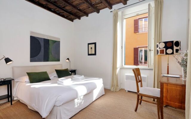 Апартаменты Trevi Charming Apartment комната для гостей