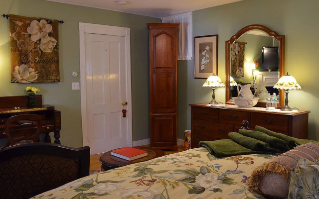 Seasons on Main Bed and Breakfast