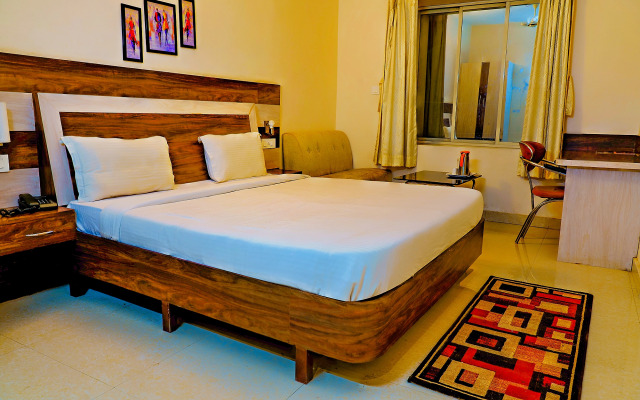 Fabhotel Kanchan Plaza