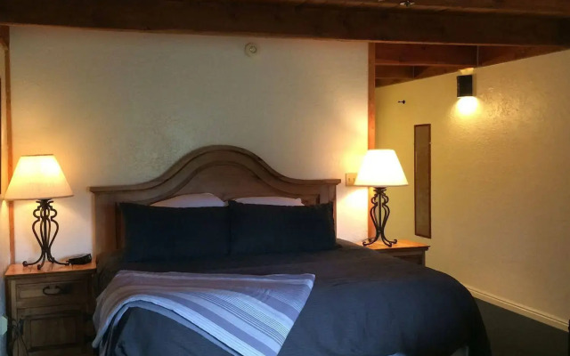 The Boulder Creek Lodge