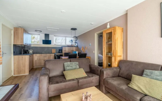 Tastefully Furnished Detached Bungalow for 5 People