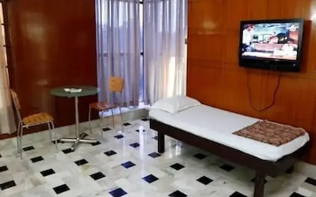 Iroomz Ashoka Comforts