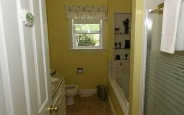 Country Charm B & B