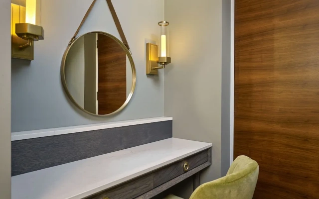 100 Queen's Gate Hotel London Kensington, Curio Collection by Hilton