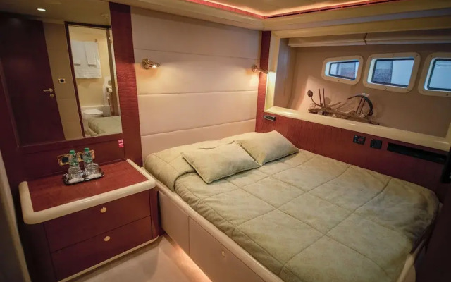 Mabruk Lll Yacht