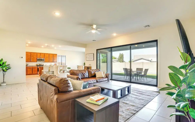 Modern Glendale Getaway ~ 3 Mi To Stadium!