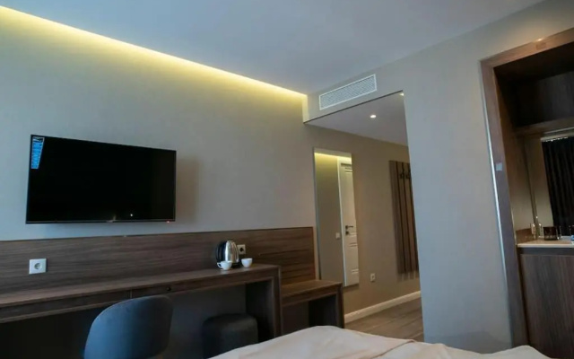 Leo Group Luxury Apartment 24-13 Alliance Palace