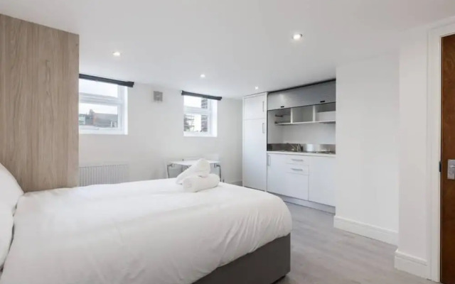 Modern Studio in Camberwell by Burgess Park