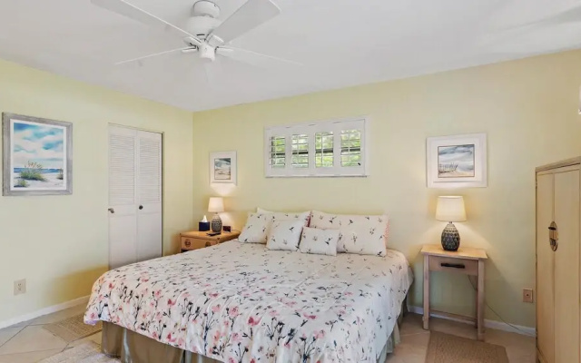 Serenity On Sutton 2 Bedroom Townhouse by RedAwning