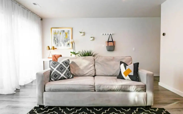 Condo 24! Prized Location. Modern! Bright! Enjoy!