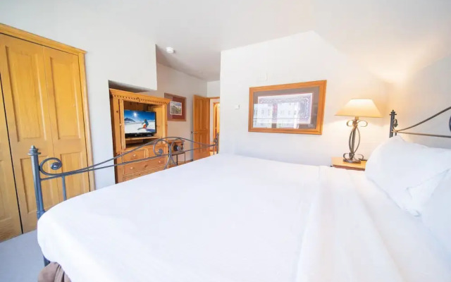 Black Bear 8064 by SummitCove Vacation Lodging