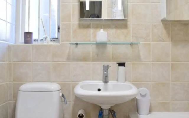 Charming 2 Bedroom full home in Arsenal