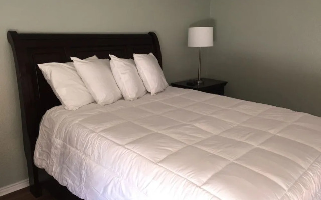 Four Horseman Travel Lodge