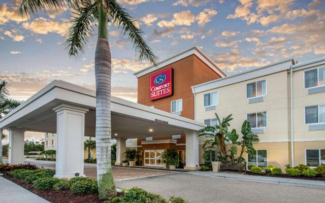 Отель Comfort Suites Sarasota - Siesta Key вид на фасад